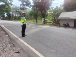 Satlantas Polres Tulang Bawang Olah TKP Kecelakaan yang Mengakibatkan Dua Orang Luka-Luka