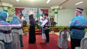 Air Mata Bupati Tulang Bawang Winarti Jatuh Saat Melepaskan Jamaah Haji Kab.Tulang Bawang