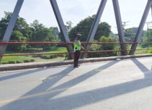 Satlantas Polres Tulang Bawang Olah TKP Kecelakaan Truk Hino Fuso vs Yamaha NMAX