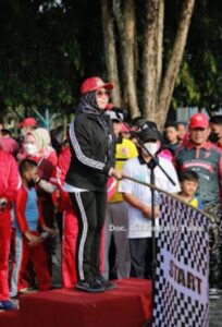 Bupati Tulang Bawang Winarti Buka Jalan Sehat Dalam Rangka Memperingati HUT RI ke -77 Tahun 2022