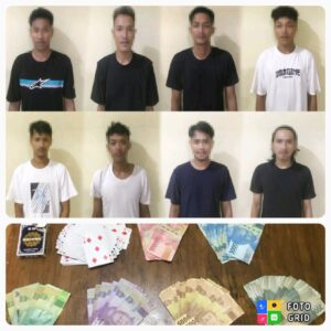 Asyik Bermain Judi Kartu Remi di Depan Cafe, Delapan Pria Ditangkap Polsek Rawa Jitu Selatan