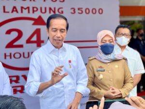 Presiden Pantau Langsung Pembagian BLT BBM di Lampung, Bersama Wagub