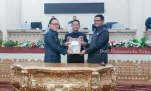 Pj.Bupati Tuba Drs. Qudrotul Ikhwan.,MM Turut Hadir Melaksanakan Rapat Paripurna DPRD Kab.Tuba