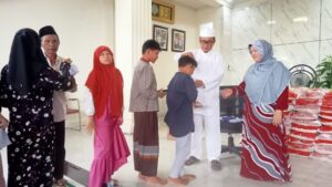 Peringati 4 Tahun Wafatnya Ibunda Tercinta, CEO Duta Group Menggelar Jumat Berkah