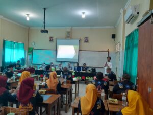 LCW Beri Pendidikan Hukum Anti Korupsi ke SMK Budi Karya Natar