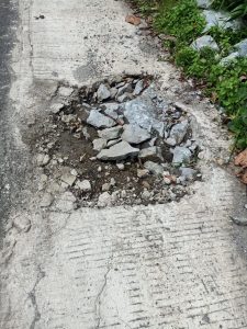 Parah, Proyek Rabat Beton Liwa-Krui yang Belum PHO Sudah Rusak