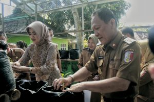 Pj. Bupati Tulang Bawang Drs. Qudrotul Ikhwan.,MM Gerakkan Secara Massive Penanaman Cabai di seluruh OPD, Kecamatan dan kampung Se-Kabupaten Tulang Bawang