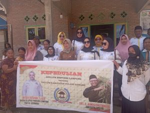 Pengurus LPM Lampung Bersama Intan Rehana Bantu Korban Terdampak Banjir di Tulang Bawang