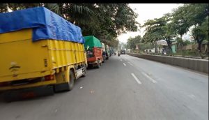 Parkir Liar Masih Marak di Jalan Yos Sudarso
