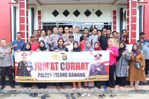 Polres Tulang Bawang Sampaikan Program Polisi RW Saat Menggelar Jum’at Curhat