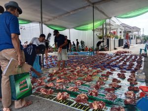Masjid Baitunnur Sepang Jaya Bagikan 550 Kantong Daging Kurban