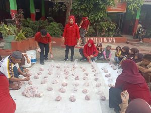 Laksanakan Kurban, SDN 1 Way Lunik Pesankan Indahnya Berbagi Dalam Kebersamaan