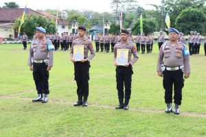 Kapolres Tulang Bawang Pimpin Upacara PTDH Dua Personelnya