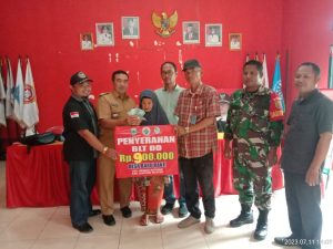 Pemdes Baru Ranji Serahkan BLT Miskin Ekstrim Tahap II