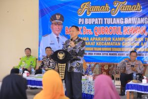 Pj Tulang Bawang Qudrotul Ikwan MM Mengingatkan Rasa Persatuan Dan Kesatuan Kepada Siswa-Siswi, Aparatur Kampung, Serta Tokoh Masyarakat
