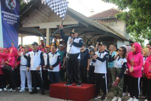 Gubernur Lampung Arinal Djunaidi Membuka Star Jalan Sehat Dalam Rangka Memperingati Hari Ibu