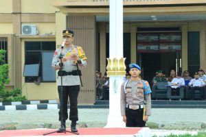 Kapolres AKBP Ndaru Istimawan, S.IK , Pimpin Gelar Apel Pasukan Operasi Lilin Krakatau Untuk Pengamanan Nataru 2023-2024