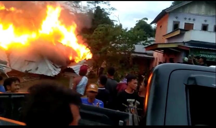 Kondisi kantor TNBBS saat terbakar, Senin (11/3/2024).