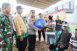 Polres Tulang Bawang Gerak Cepat Lakukan Kegiatan Kemanusiaan di Dua Lokasi Terdampak Angin Puting Beliung