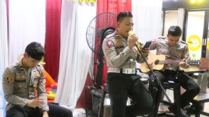 Cara Unik Polres Tulang Bawang Berikan Pelayanan Untuk Pemudik di Pos Yan Operasi Ketupat Krakatau 2024