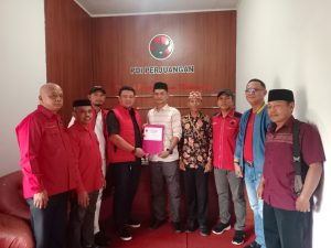 Mantan Peratin Daftarkan Diri Jadi Bacawabup di PDIP Lambar