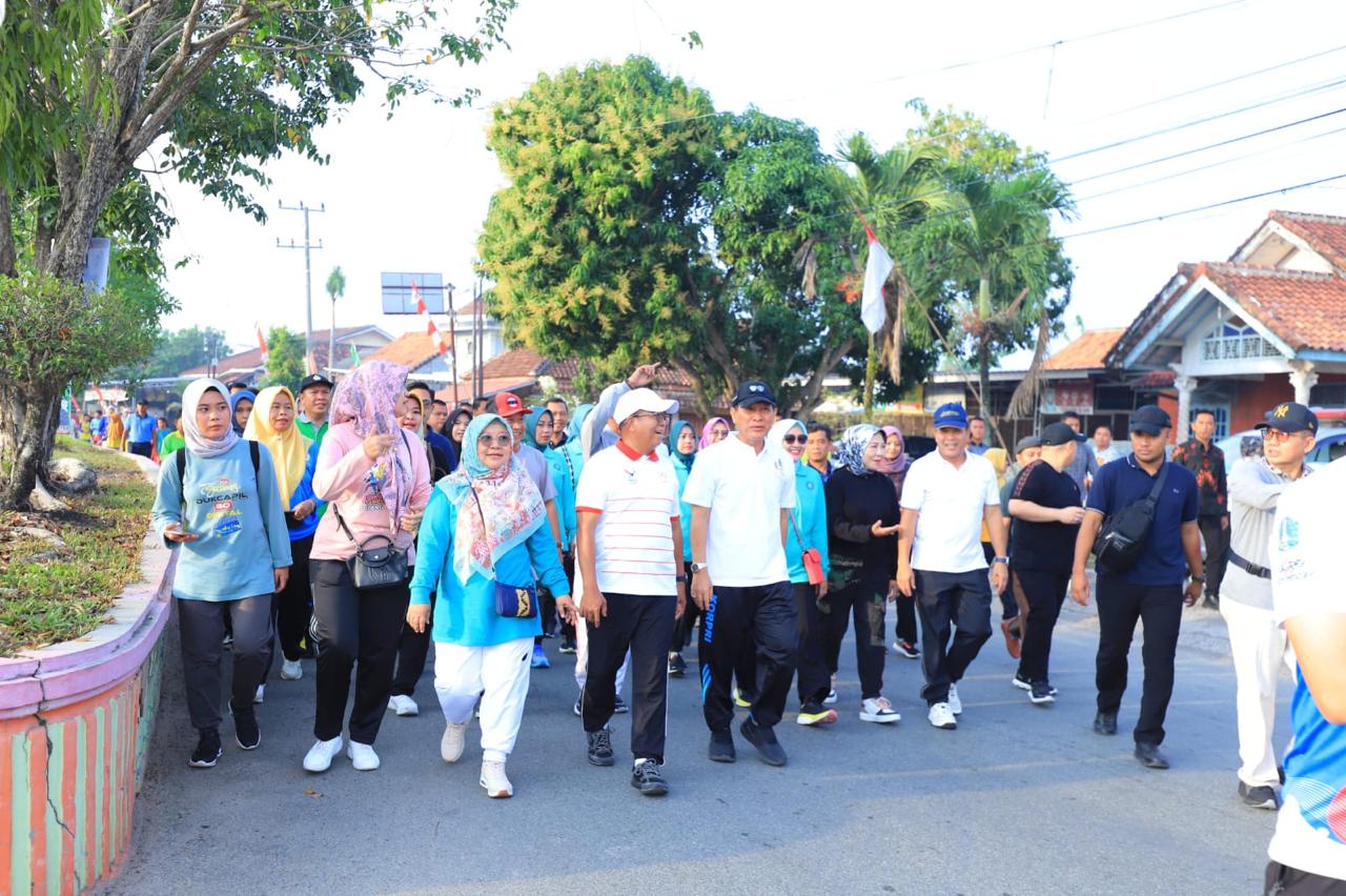 Kunjungan Kerja Pj. Gubernur Lampung Samsudin dan Pj. Bupati Tulang Bawang Jalan Sehat Barsama Masyarakat