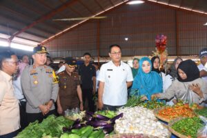 Bupati Tubaba Lakukan Sidak di Pasar Mulya Asri Kecamatan Tulaang Bawang Tengah, Pastikan Ketersediaan Dan Stabilitas Harga Bahan Pokok