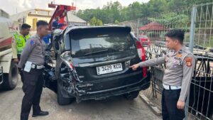 Sat Lantas Polres Tulang Bawang Barat Cek TKP Dan Tangani Kecelakaan Lalu Lintas di Jalan Tol Tiyuh Mekar Sari 