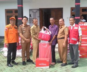 Dinsos Lampung Tengah Salurkan Bantuan Terdampak Angin Puting Beliung di Kecamatan Seputih Agung