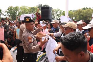 Aksi Heroik Polisi Beri Perhatian pada Warga, Kapolres Tulang Bawang Tegaskan: ‘Kami Selalu Siap Lindungi dan Melayani