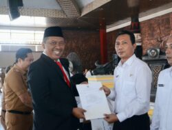 Plt Bupati I Komang Koheri Serahkan SK Pengangkatan 2533 PPPK Paruh Waktu