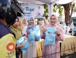 Antusiasme Warga Warnai Kegiatan Berbagi Takjil PKK dan DWP Ptovinsi Lampung