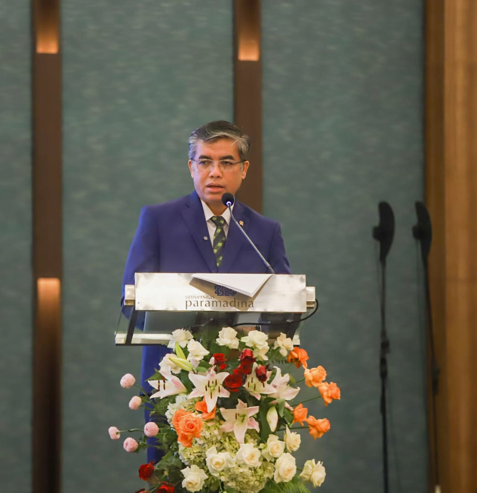 Menaker: Lulusan Perguruan Tinggi Harus Miliki Strategi Triple Readiness Hadapi Era AI