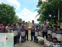 Jum’at Berkah, Polsek Lambu Kibang Berbagi Sembako kepada Santri Pondok Pesantren Minhajut Tulat