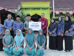 BRI BO Liwa Melalui YBM BRILiaN Serahkan Beasiswa Kepada 17 Siswa Di Lampung Barat Dan Pesisir Barat