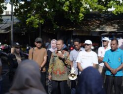 Pemkab Lamteng Turunkan Alat Berat Normalisasi Drainase Atasi Banjir di Pasar BJP