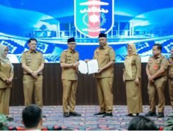 I Komang Koheri Terima SK Resmi Plt Bupati Dari Mendagri RI