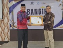 Sabet Dua Penghargaan Sekaligus dari KPPN Metro, Kepala MAN 1 Lampung Tengah Torehkan Prestasi Gemilang