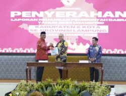 Plt Bupati Komang Serahkan LKPD ke BPK Perwakilan Lampung