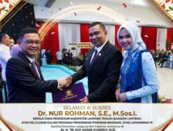 Kadisdik Lamteng Nur Rohman Terima Sertifikat Kelulusan P4N Lemhannas RI