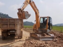 Diduga Gali dan Jual Tanah Sawah Tanpa Izin, Warga Banyu Wangi Keluhkan Jalan Rusak dan Debu