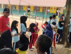 Semarak HUT RI ke-81, Lomba Makan Kerupuk di SDN 1 Astomulyo Meriah