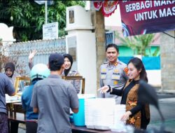 Berjiwa Sosial Tinggi, Ini Sosok Kapolres Lamteng Yang Turun Langsung Bagikan Makanan Gratis Kepada Warga