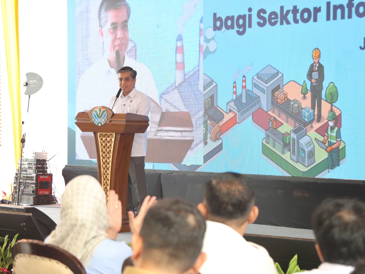 Menaker Yassierli: Pekerja Informal Sektor Persampahan Dapat Diskon Iuran JKK-JKM 50 Persen